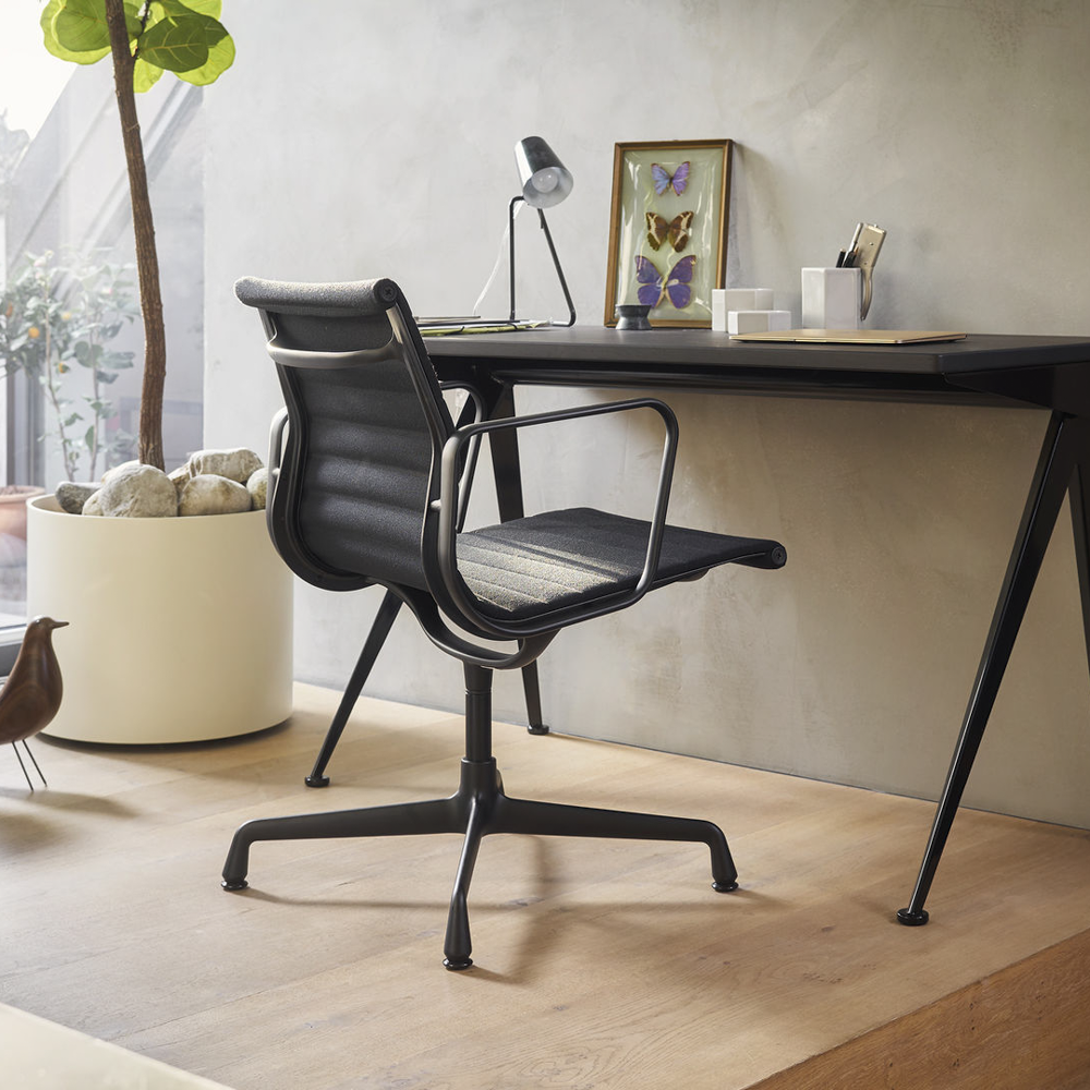 Vitra Aluminium Chair EA108 